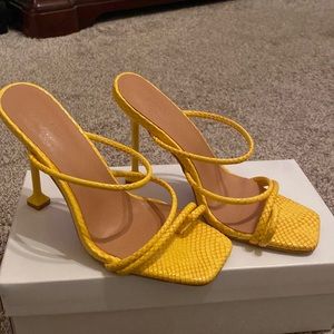 Shein Yellow Heels (Size: 6.5)
